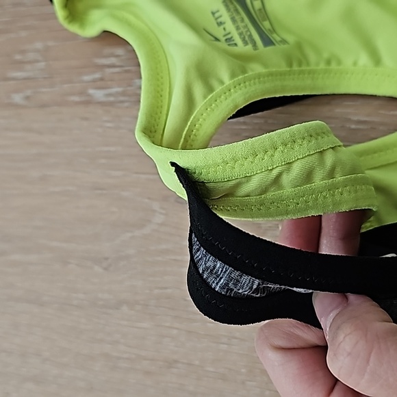 NIKE Dri-fit 2 in 1 tank top with sport bra - Picture 4 of 8